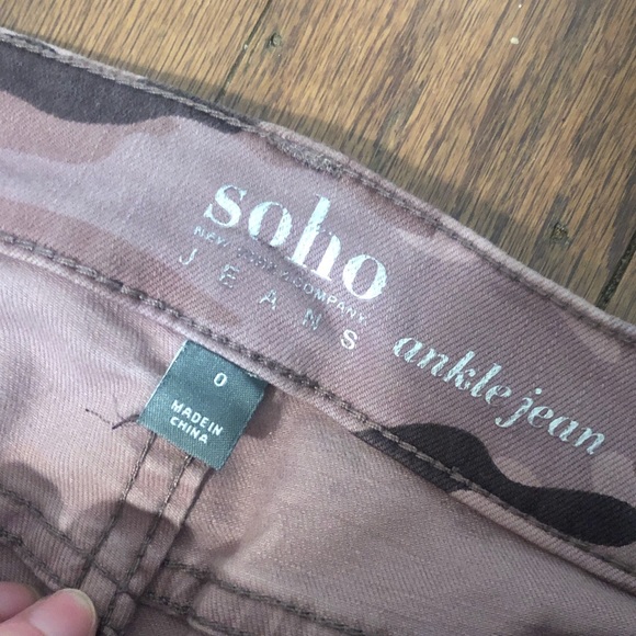 New York & Company Jeans. Size 0 - Picture 3 of 3